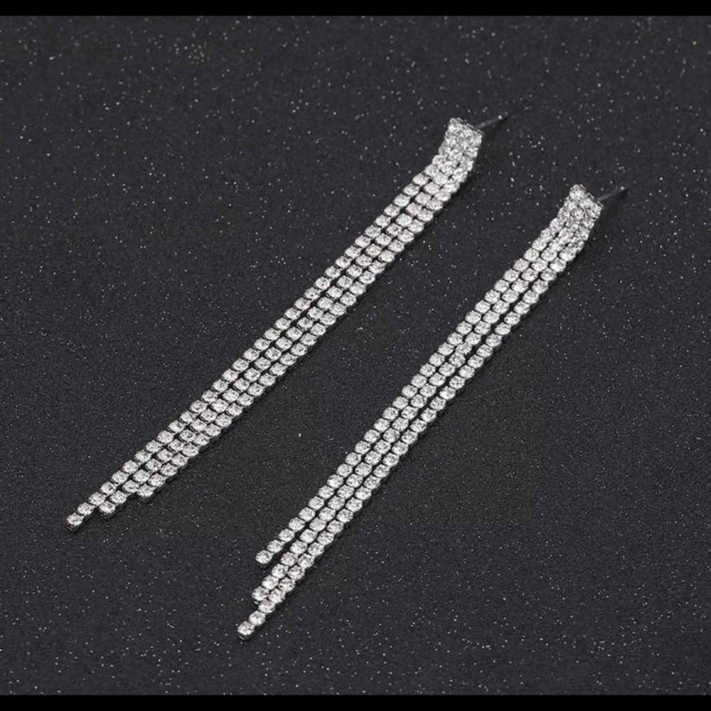 NWT Rhinestone dangle earrings
